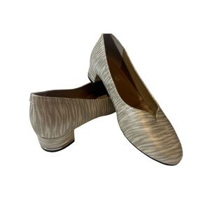 Elegant Women's Silver Flats